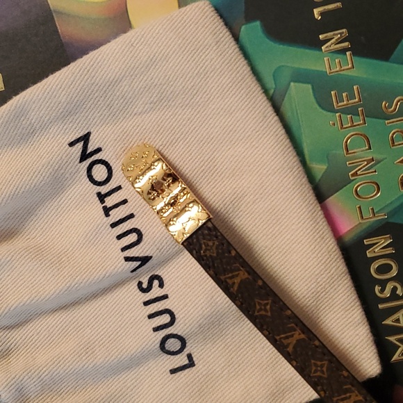 Louis Vuitton Monogram Fasten Your LV Bracelet includes Original Box & Dust Bag - Picture 6 of 10